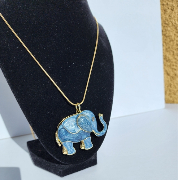 Fashion Jewelry Ladies Blue Elephant Shaped 14" Gold Tone Rope Style Necklace - Picture 3 of 5